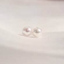 Load image into Gallery viewer, Freshwater Pearl Ear Studs
