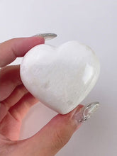 Load and play video in Gallery viewer, Scolecite Puffy Heart 19SD
